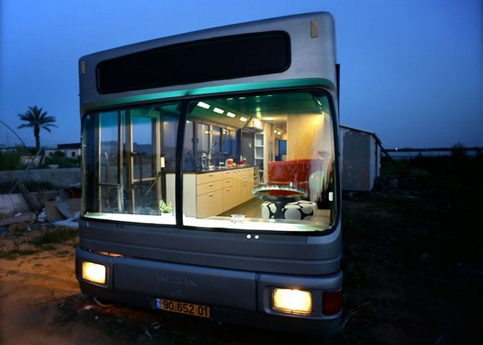 Городской автобус: шикарная версия дома на колесах