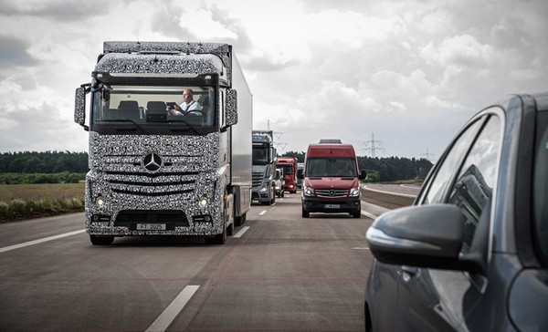 Mercedes-Benz Future Truck 2025 – беспилотный грузовик из скорого будущего
