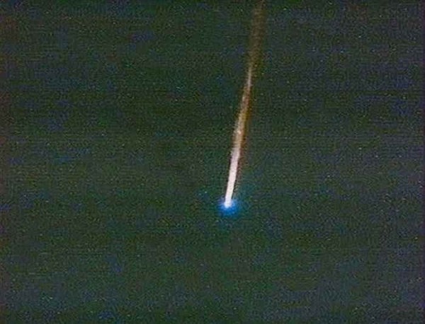 Фотография исторического падения орбитальной станции Мир в Тихий океан. Источник фото: mywebs.su