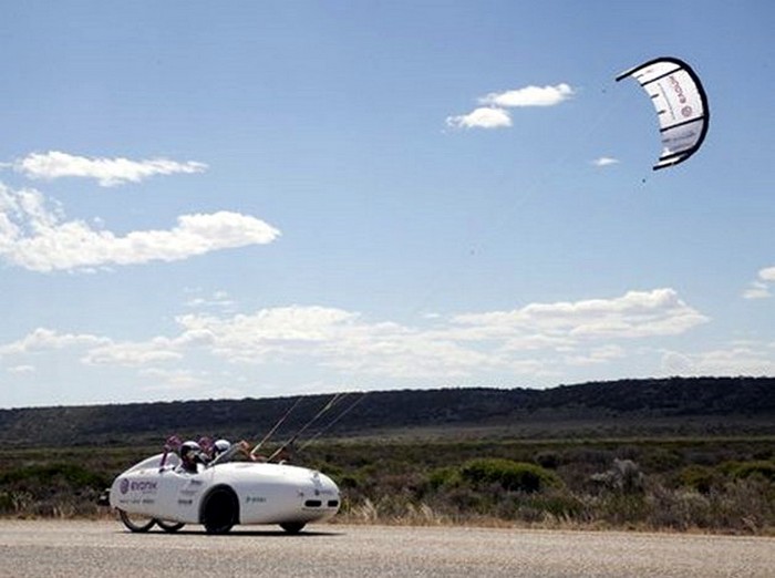 Wind Explorer – автомобиль с летучим парусом