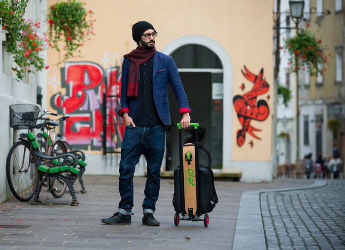 OLAF Scooter – рюкзак со скейтбордом и самокатом