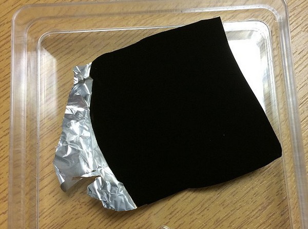 Vantabalck - самый черный материал в мире