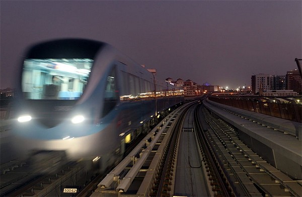Поезд метро без машиниста в Дубае