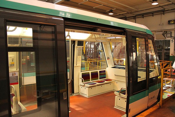 Поезд метро без машиниста в Париже