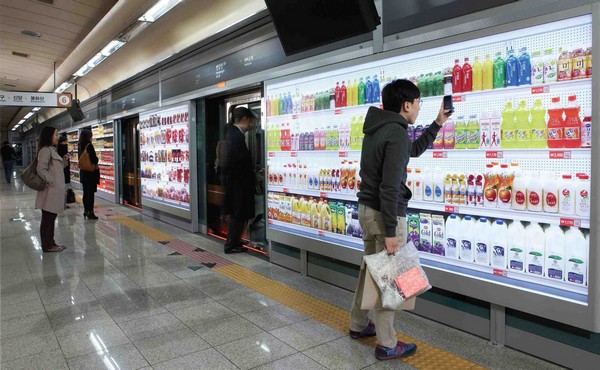 Виртуальный супермаркет Home Plus в метрополитене Сеула