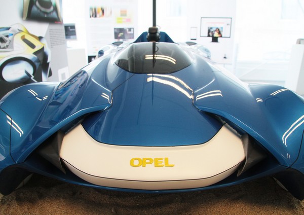 Парусный автомобиль Opel Icona. Источник фото: Behance