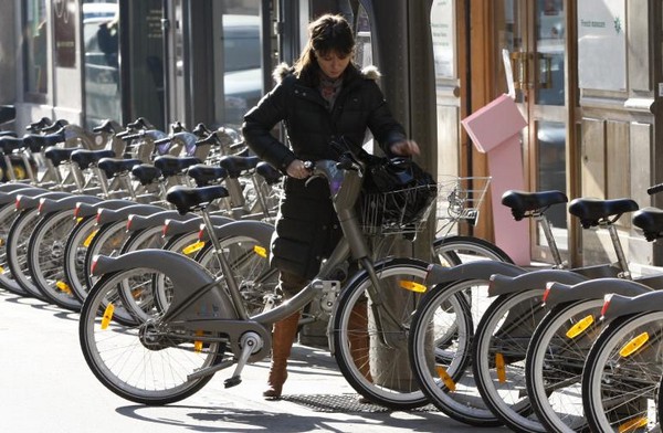 Франция готова платить деньги тем, кто ездит на работу на велосипедах