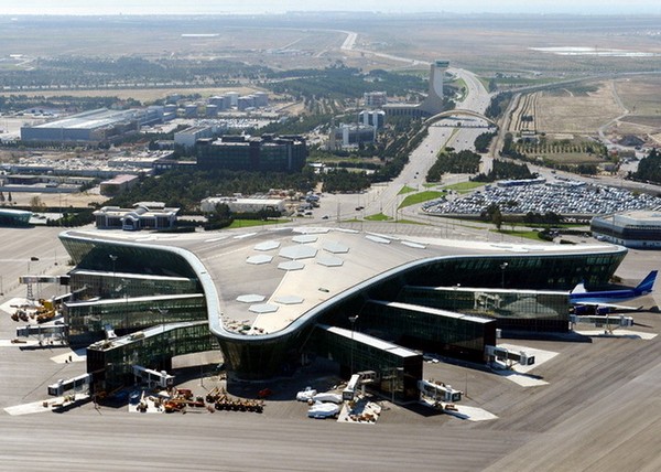 Аэропорт имени Гейдара Алиева в Баку. Источник фото: woodsbagot.com