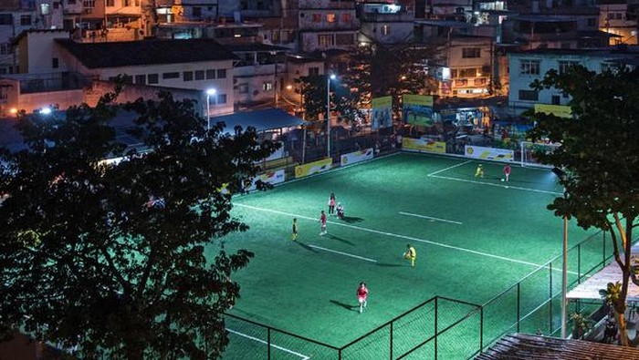Футбольный стадион в Рио-де-Жайнеро, который является также электростанцией