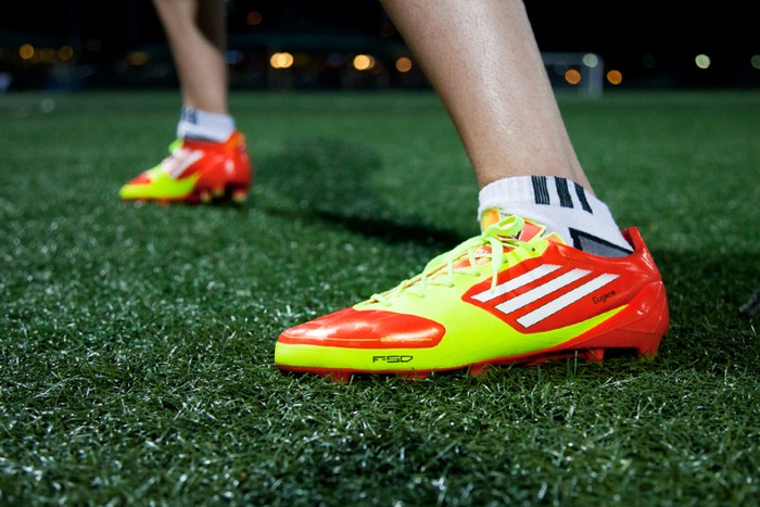 Adidas Adizero f50 – технологичные кроссовки для спортсменов и их тренеров
