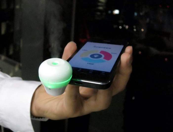 Scentee – устройство, позволяющее смартфону издавать запахи