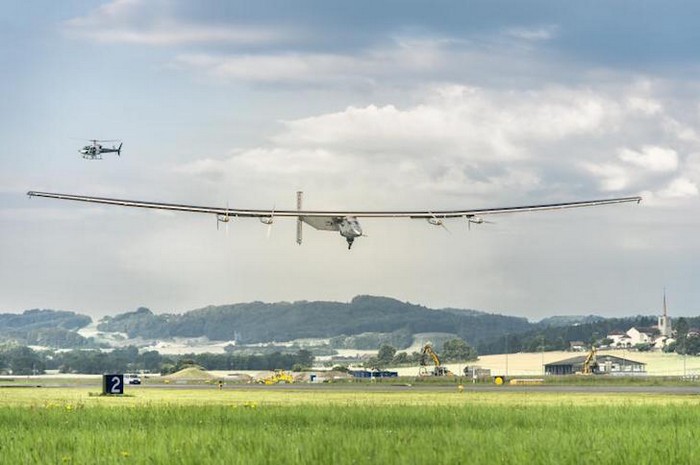 Солнечный самолет Solar Impulse 2 отправляется в кругосветное путешествие
