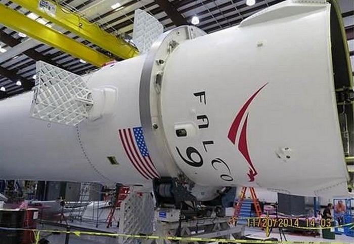 Стабилизирующие плавники X-Wing для ракеты Falcon 9