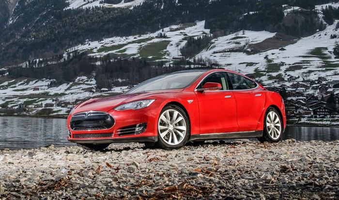 Tesla Model D – полноприводный электромобиль с автопилотом