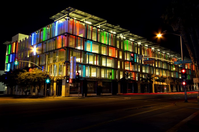 Santa Monica Civic Center Parking Structure – самый яркий и красочный в мире паркинг