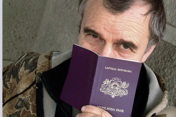 Паспорт негражданина страны. Латвия, Эстония