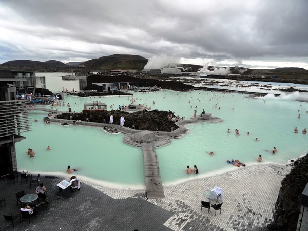 Бассейн в отеле Blue Lagoon в Исландии. Источник фото: further-in&#8212;higher-up.blogspot.com