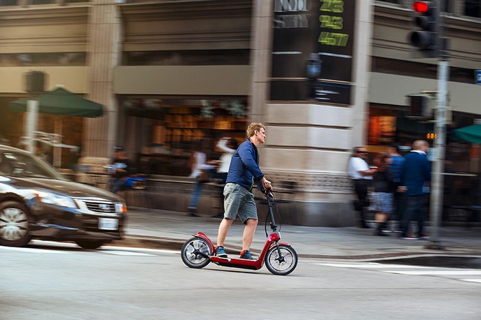 CitySurfer – электрический скутер-самокат от компании MINI