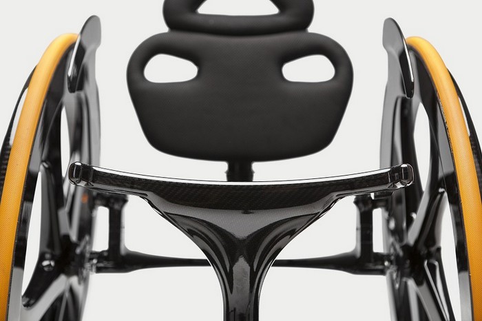Сarbon Black – стильное инвалидное кресло в стиле Formula 1