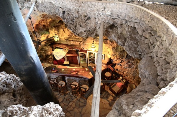 Пещерный ресторан Ali Barbour Cave Restaurant в Кении