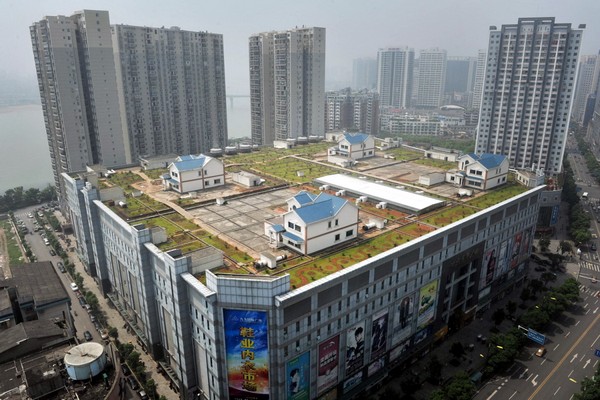Частные коттеджи на крыше торгового центра в Китае