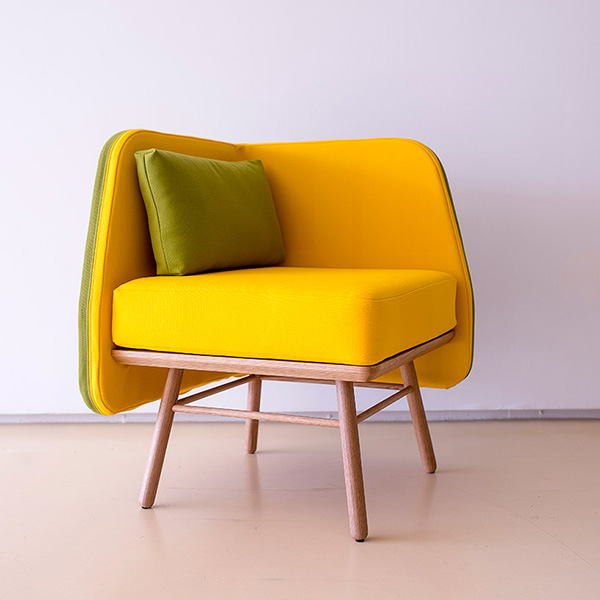 Яркие кресла от дизайнера Silvia Cenal.