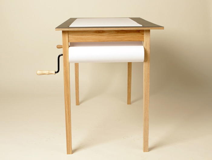 Стол для рисования на бумаге