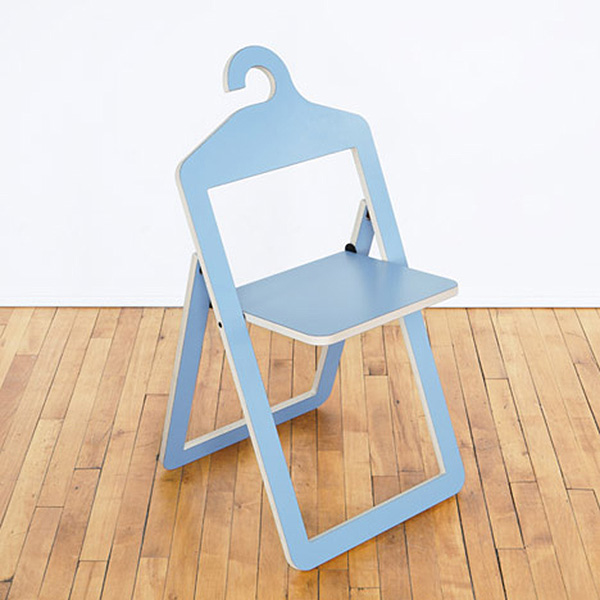 Складные стулья от бренда Umbra .