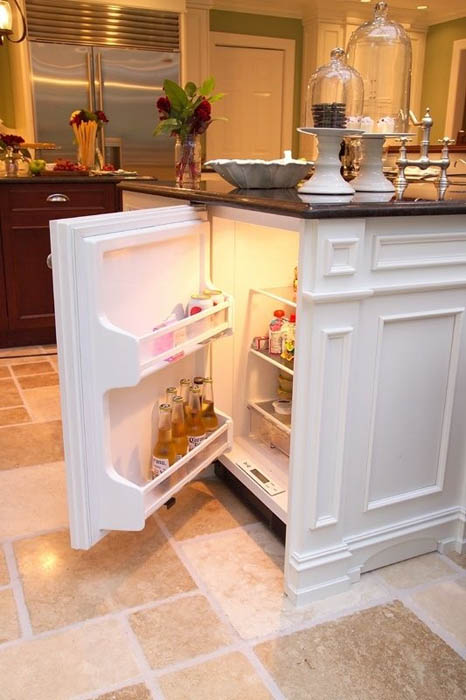 Мини-холодильник для напитков.