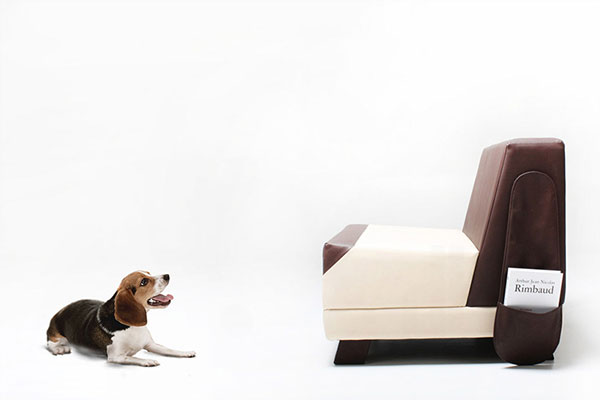 Оригинальный диван, обладающий сходством с маленькой собакой.
