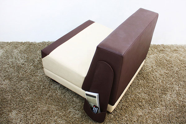 Бело-коричневый диван от Monocomplex.
