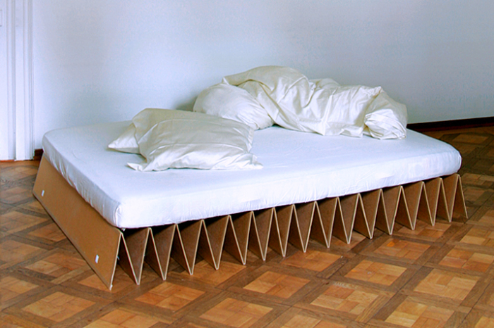 Картонная кровать от IT Design.