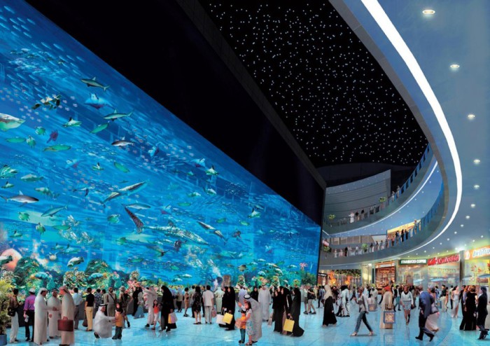 Аквариум в торгово-развлекательном центре “Дубай”.