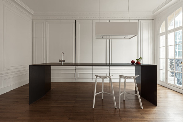 Минималистический стиль в интерьере кухни от i29 interior architects.