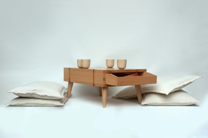 Столик с подушками от дизайн-студии Micomoler.