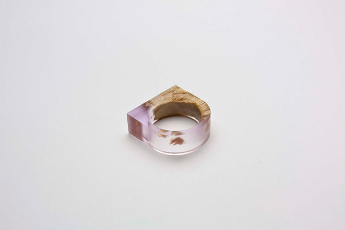 Элегантное кольцо от Marcel Dunger .