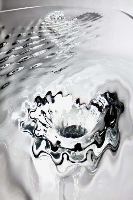 Водяной стол от Zaha Hadid.