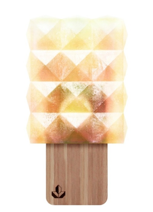 Граненое мороженое на бамбуковой палочке. 