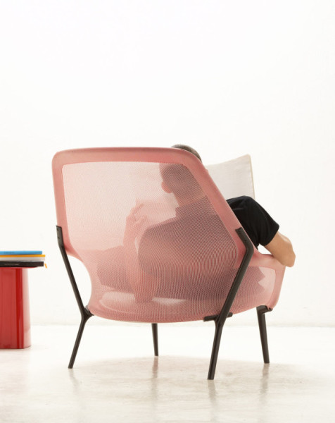 Стильный дизайн удобного кресла от Bouroullec.