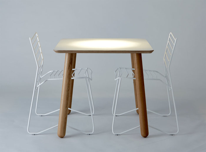 Металлические стулья от дизайнера Даниэля Лау (Daniel Lau).