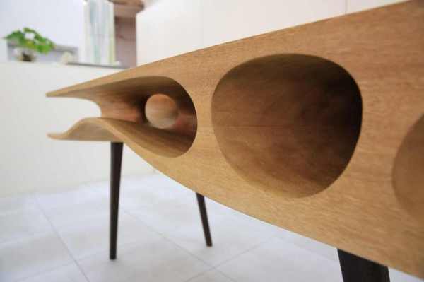 Дизайнерский стол от Ruan Hao с тоннелями для кошек.