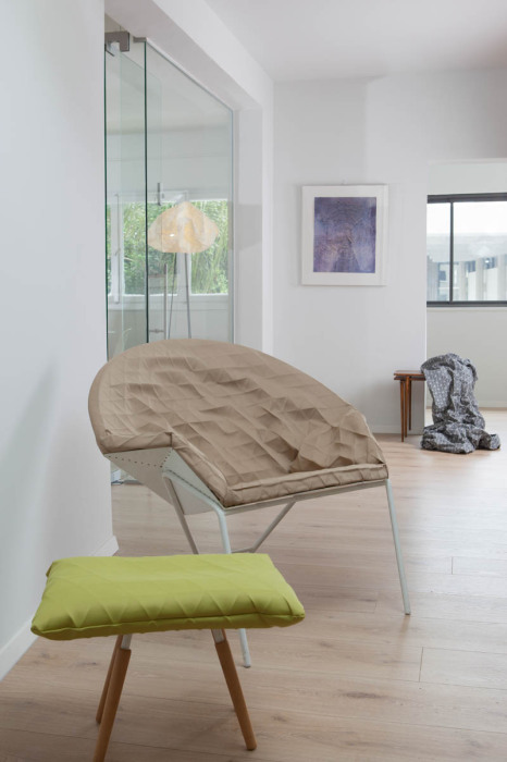 Стильный комплект мягкой мебели от студии “Studio Mikabarr” и дизайн-студии “Producks”.