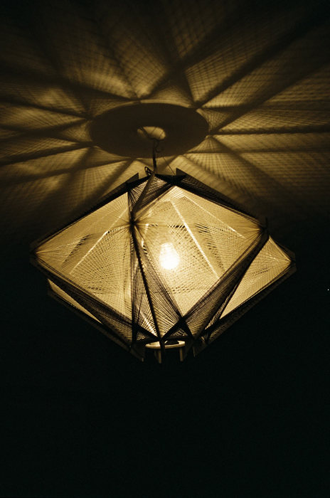 Изящная лампа для создания романтической атмосферы.