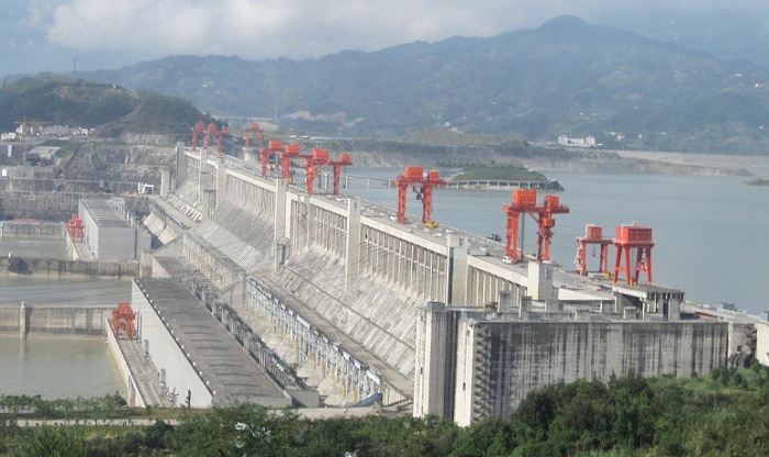 Three Gorges Dam - самая крупная ГЭС в мире.