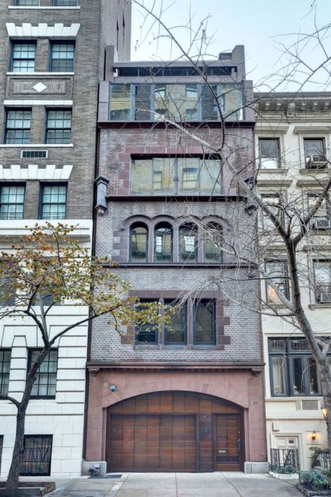 Фасад дома в нью-йоркском районе Upper East Side.