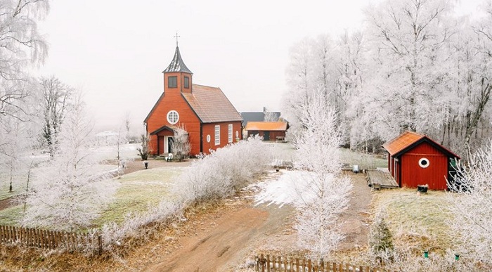 Оригинальный домик из часовни, расположенный на юге Швеции.