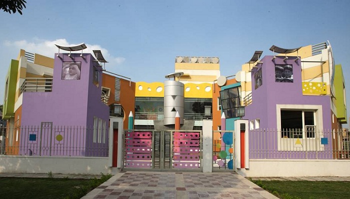 Aadharshila Vatika - детский сад, построенный в Индии.