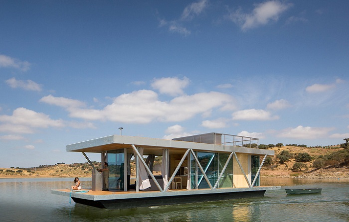 Floatwing - дом, на котором можно отправиться в небольшое путешествие.