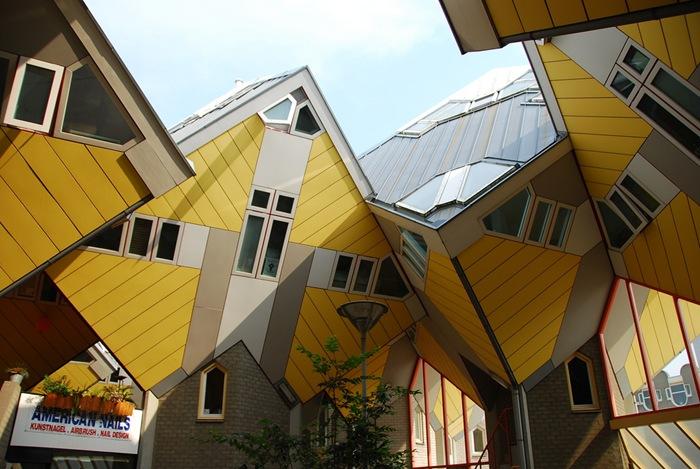 Кубические дома в Роттердаме построены под углом в 45 градусов/