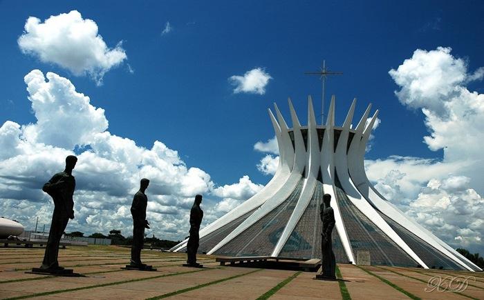 Бразильский католический кафедральный собор (Cathedral of Brasilia).